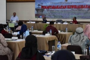 Pelatihan Penerapan Teknologi Digital dan Pembuatan Website Bagi UKM